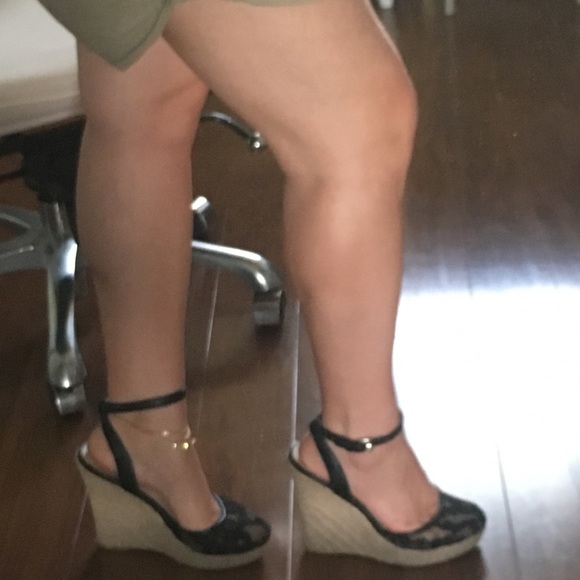 ❌SOLD❌ Victoria’s Secret Lace Wedge Espadrille Sandal - Picture 1 of 8